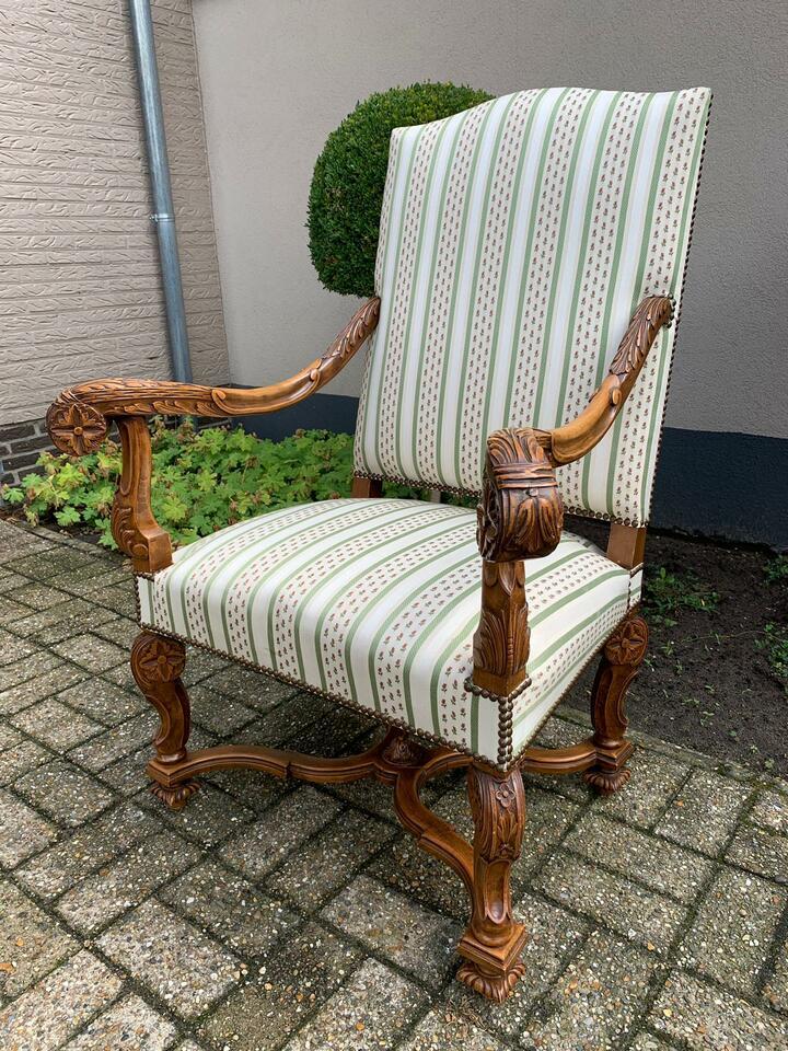 Кресло-трон в стиле ренессанс