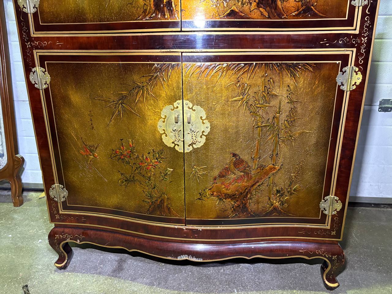 Шкаф в стиле шинуазри