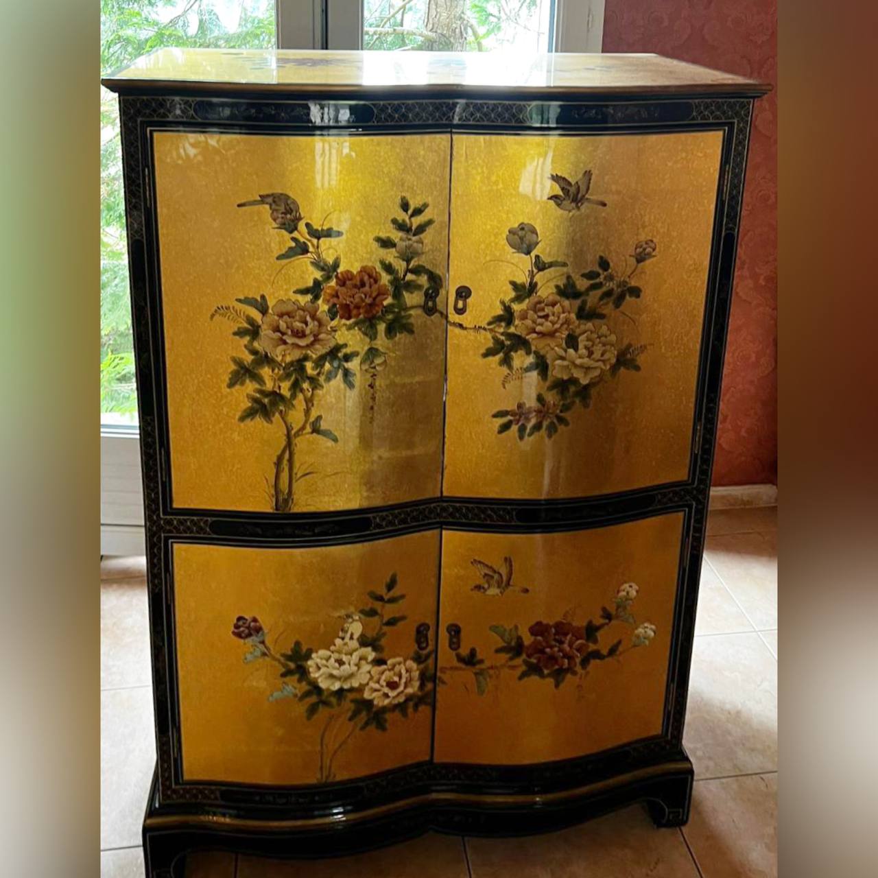 Шкаф в стиле шинуазри