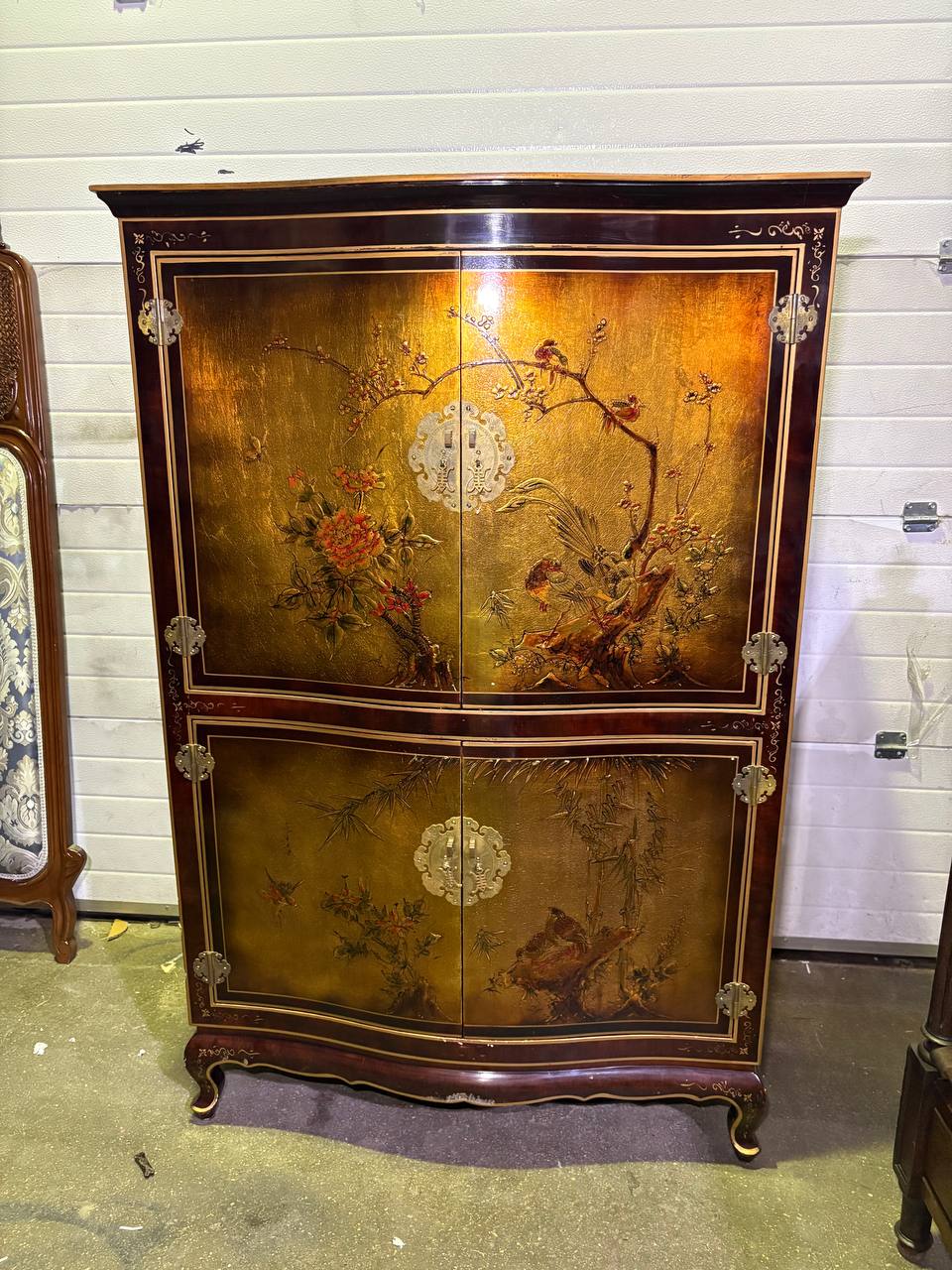 Шкаф в стиле шинуазри