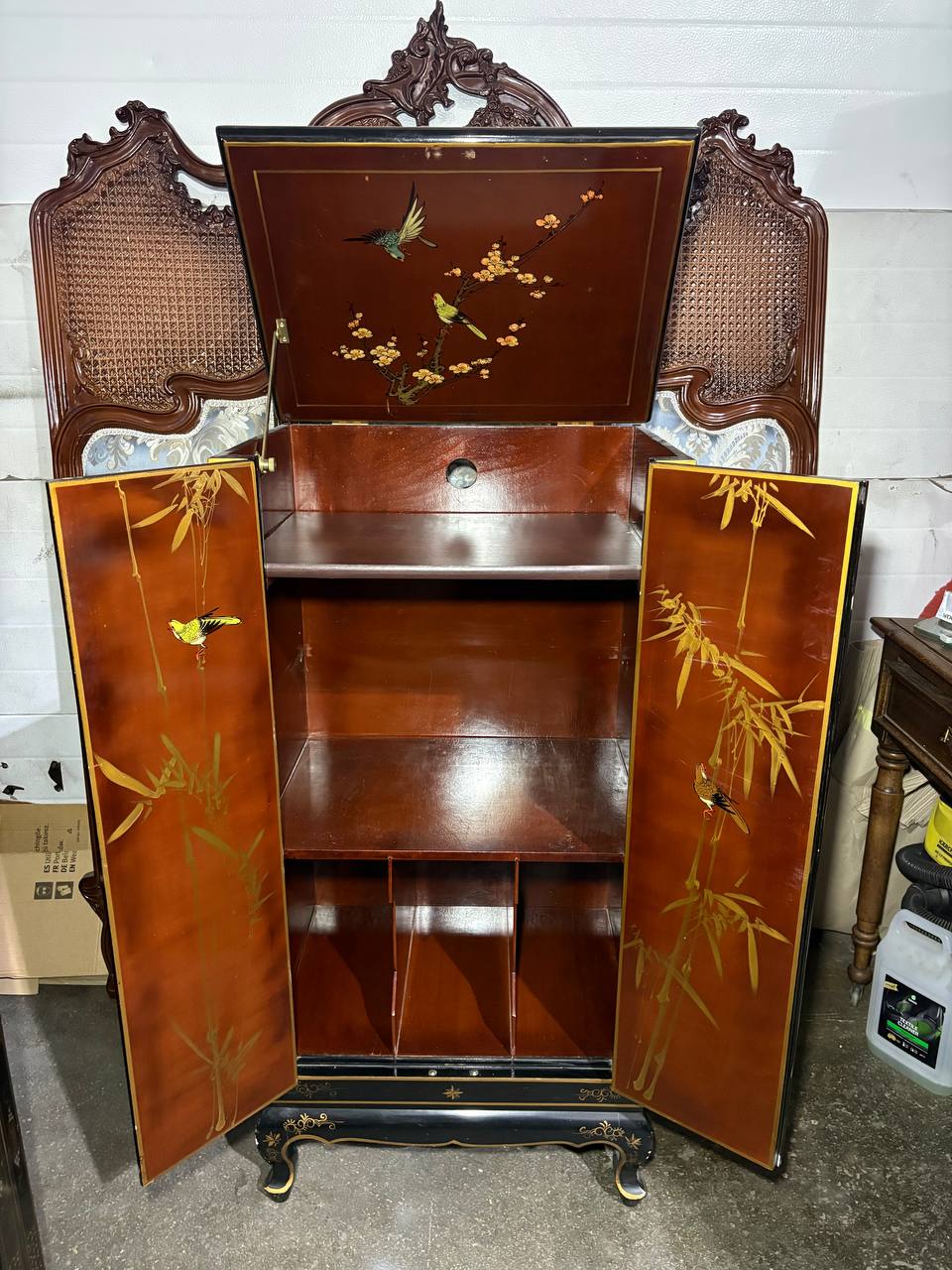 Шкаф в стиле шинуазри