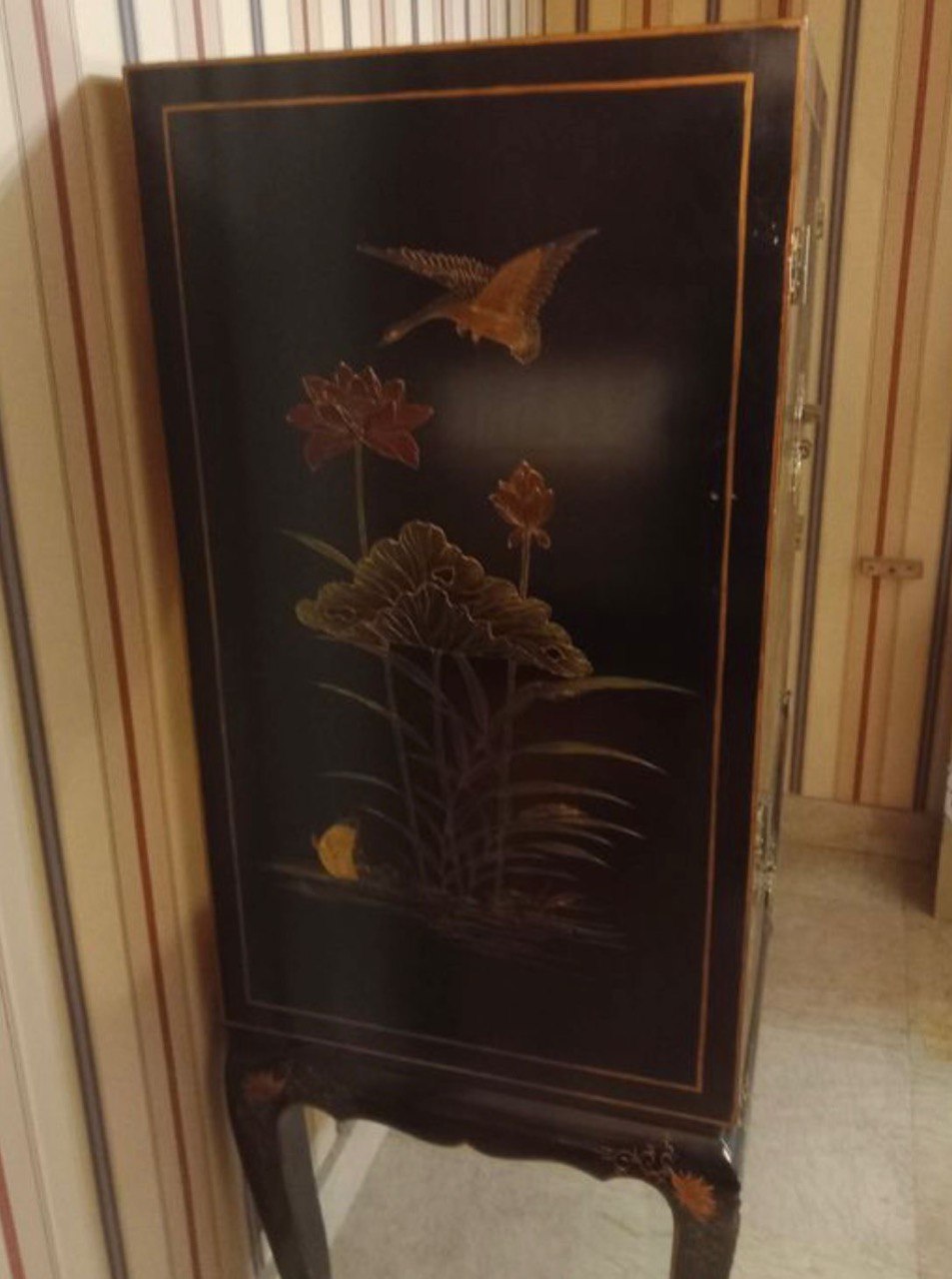 Шкаф в стиле шинуазри