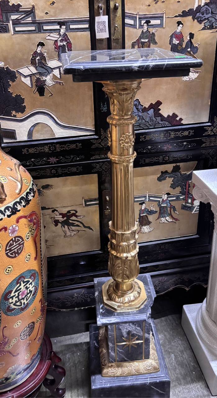 Постамент/подставка/колонна в стиле Людовика XVI