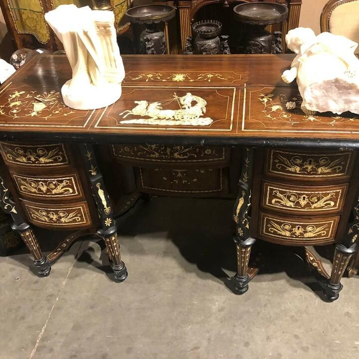 Стол письменный в восточном стиле