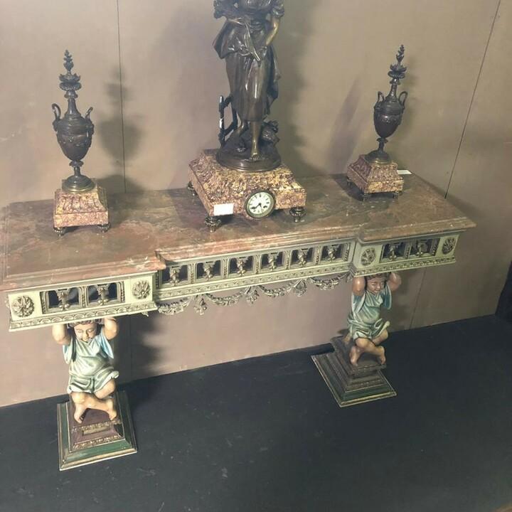 Консоль в стиле необарокко