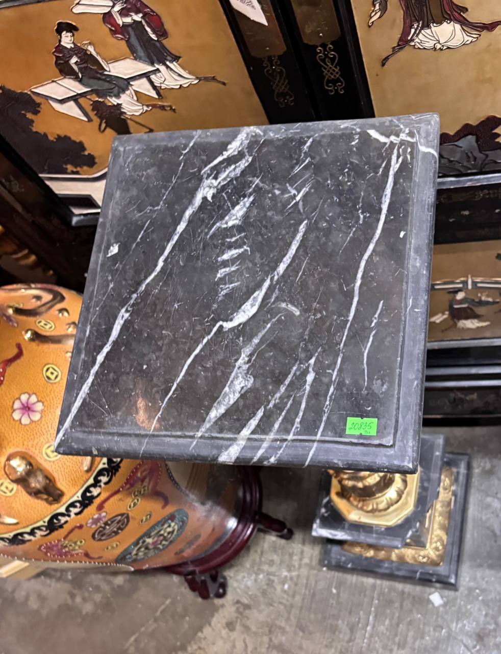 Постамент/подставка/колонна в стиле Людовика XVI