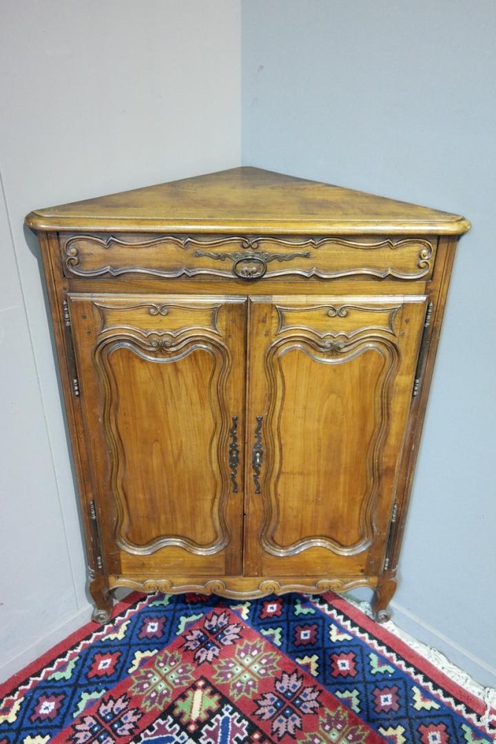 Тумба угловая в стиле Людовика XV