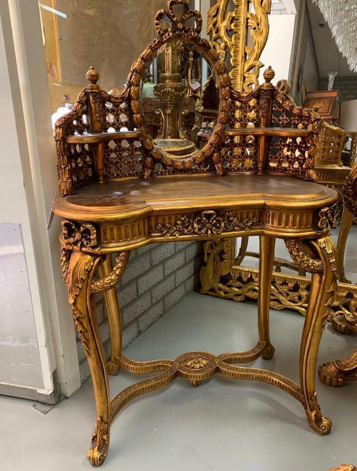 Стол будуарный/дамский