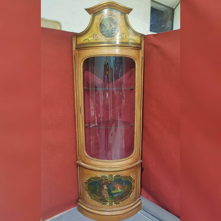 Витрина угловая в стиле венецианского барокко