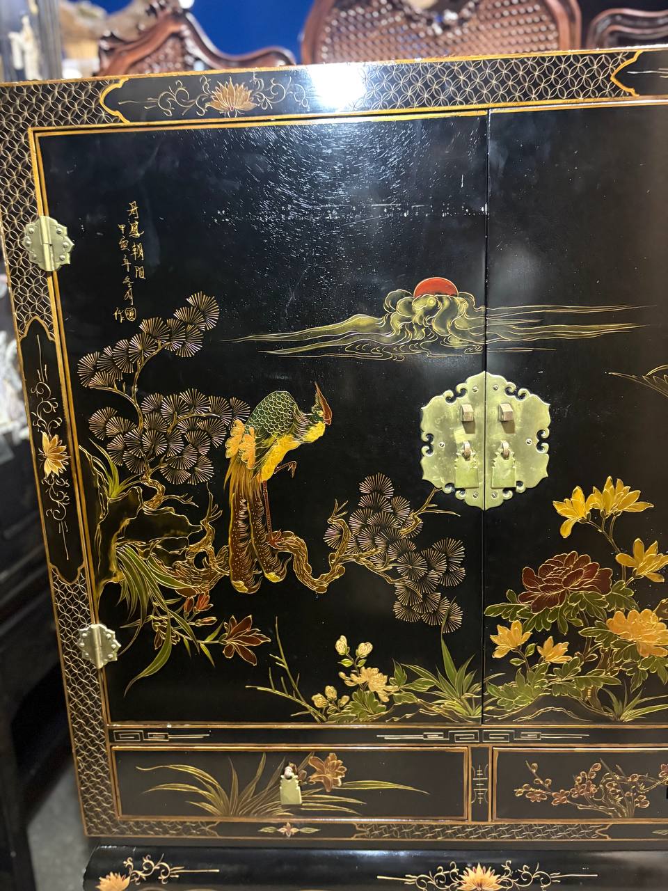 Шкаф в стиле шинуазри