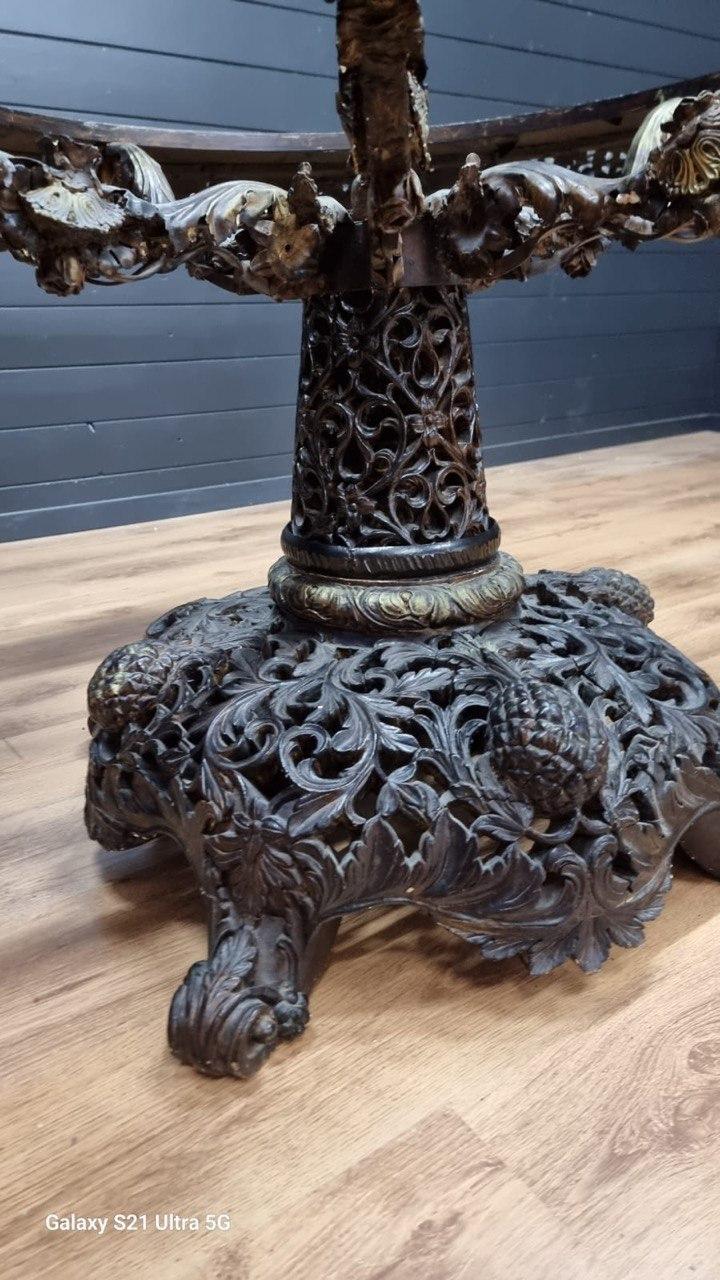 Стол в англо-индийском стиле