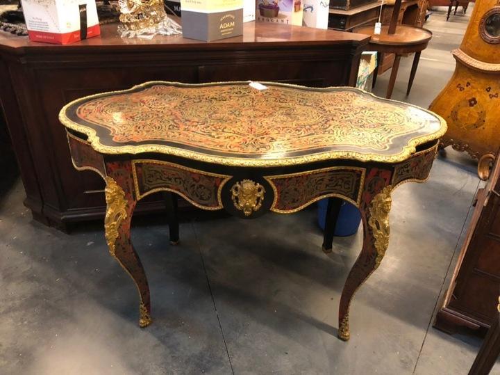 Стол в стиле Буль