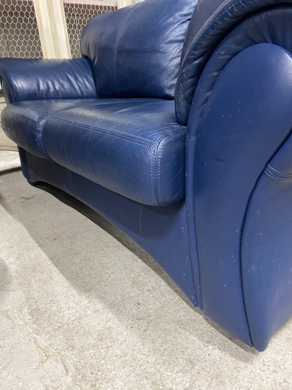 Диван винтажный кожаный