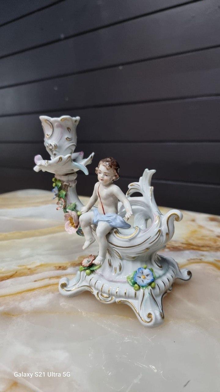 Подсвечник с путти от Каподимонте