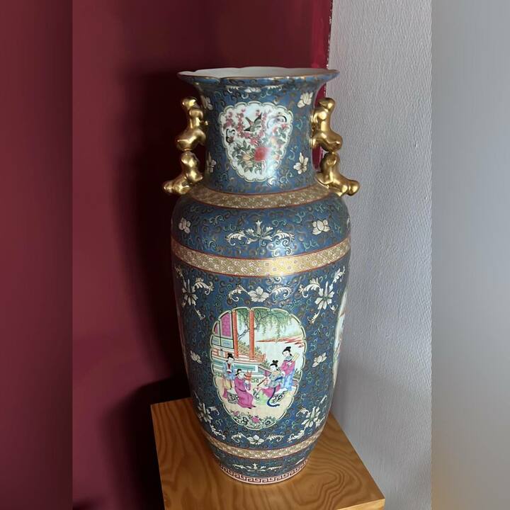 Ваза в стиле шинуазри