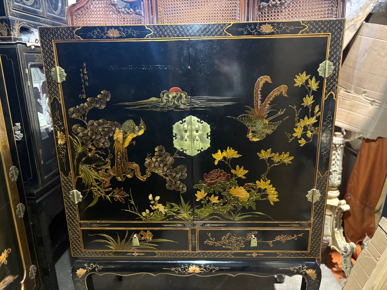 Шкаф в стиле шинуазри