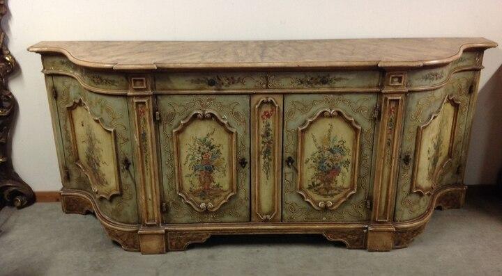 Комод с росписью в стиле барокко