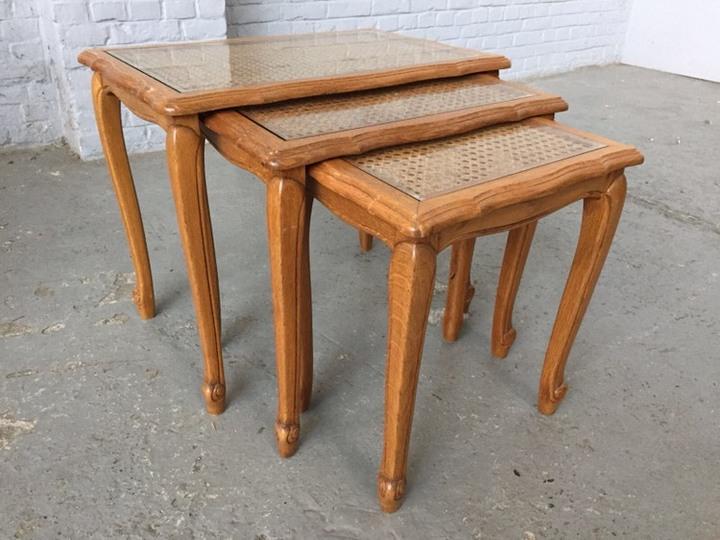 Сет из трех столиков с ротангом