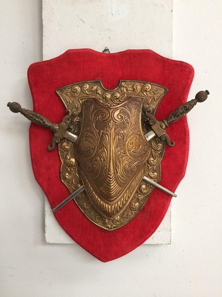 Декоративный элемент щит