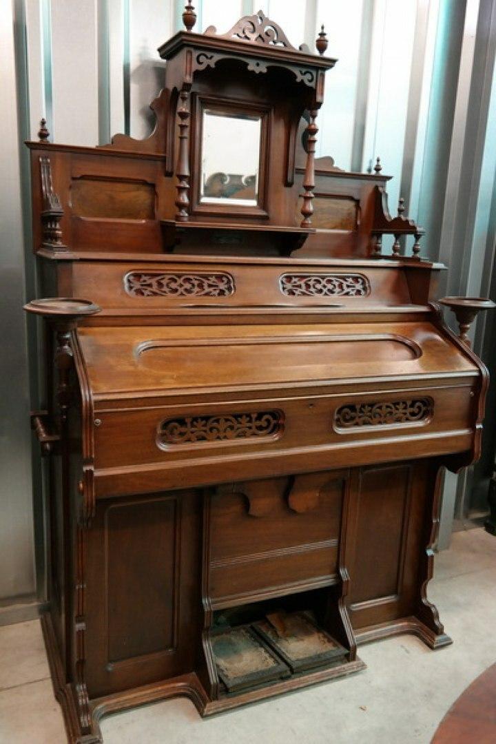 Фисгармония старинная