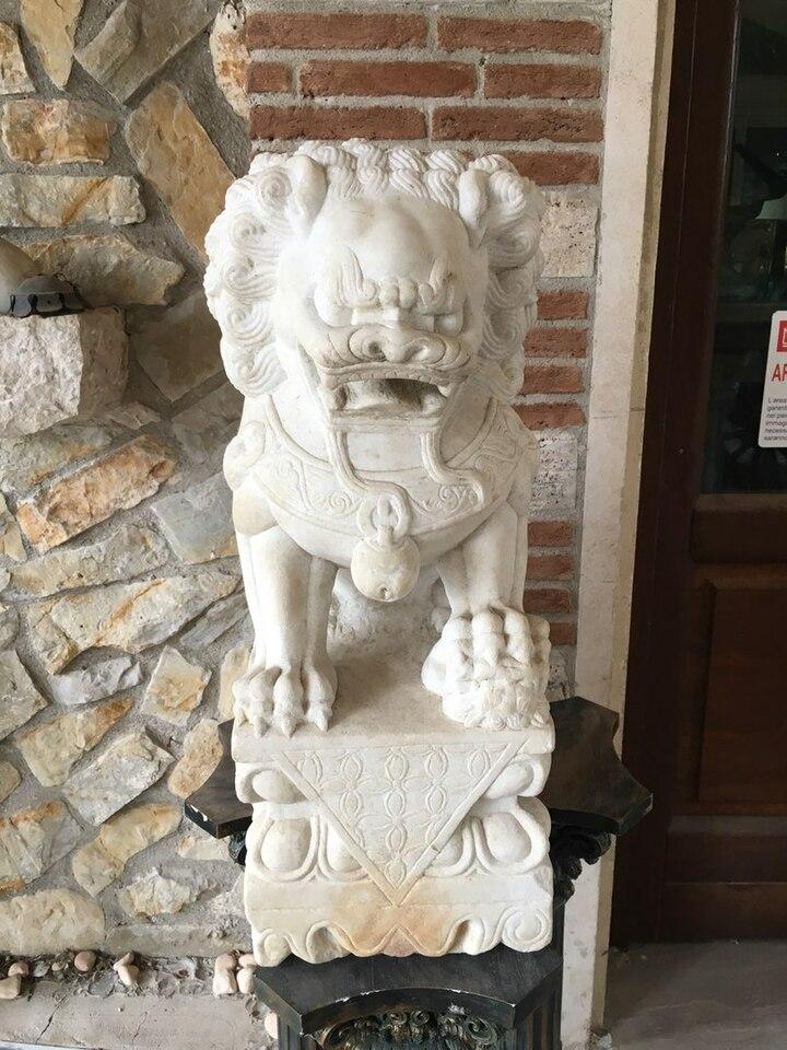 Парные статуи китайских львов