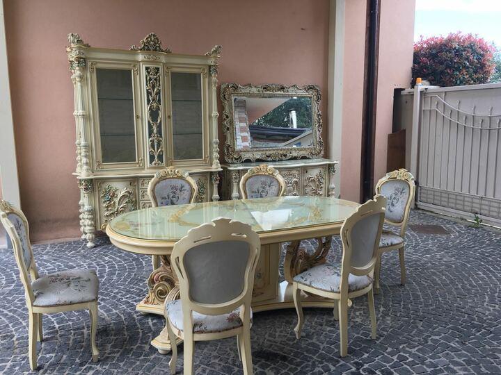 Столовая комната от фабрики SILIK