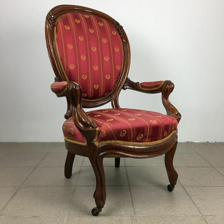 Кресло винтажное на колесиках