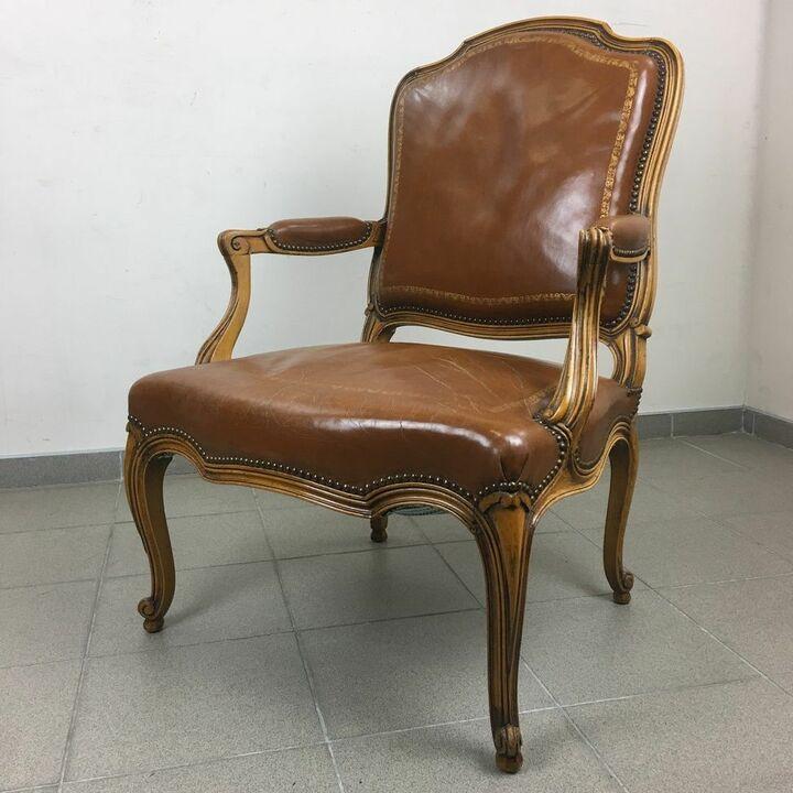 Кресло кабинетное кожаное