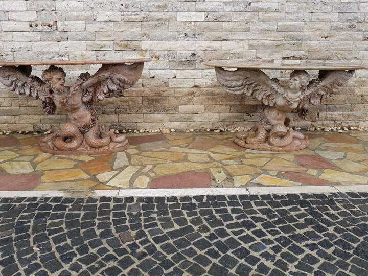 Пара консолей из мрамора