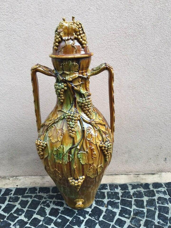 Амфора старинная из керамики