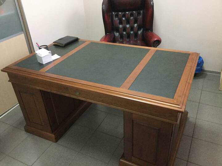 Стол письменный классический