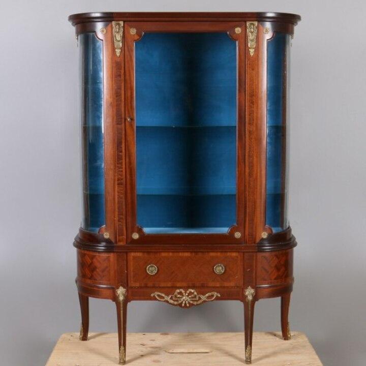 Витрина в стиле ампир