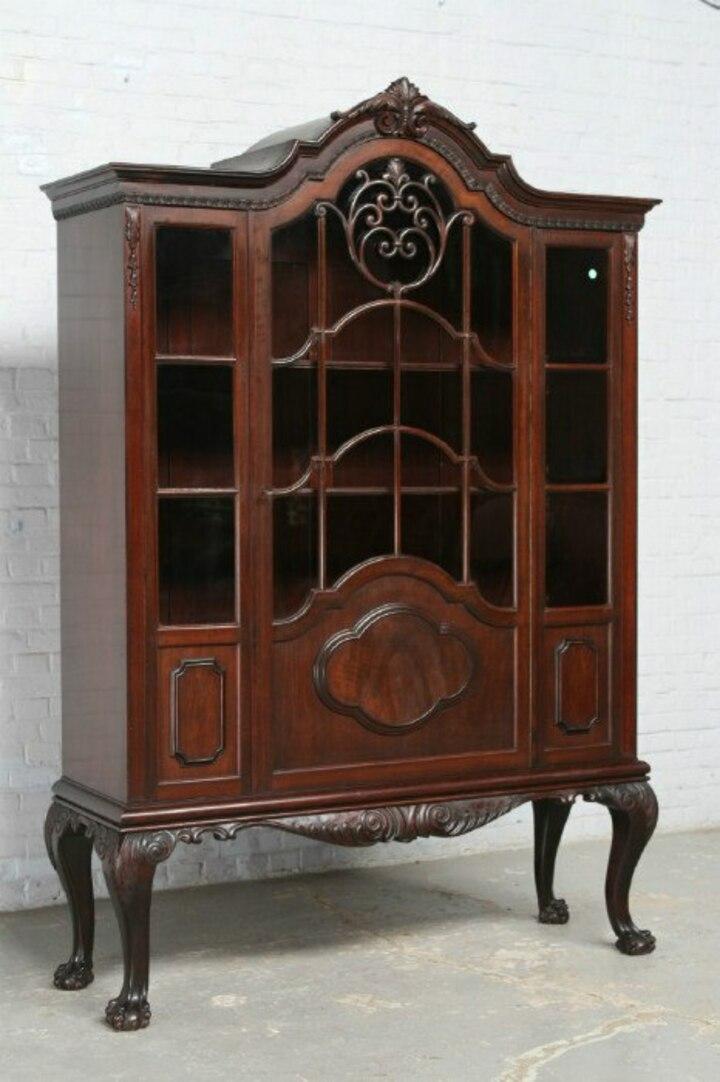 Витрина в стиле Чиппендейл