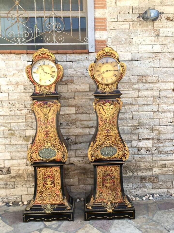 Пара винтажных часов в стиле Буль