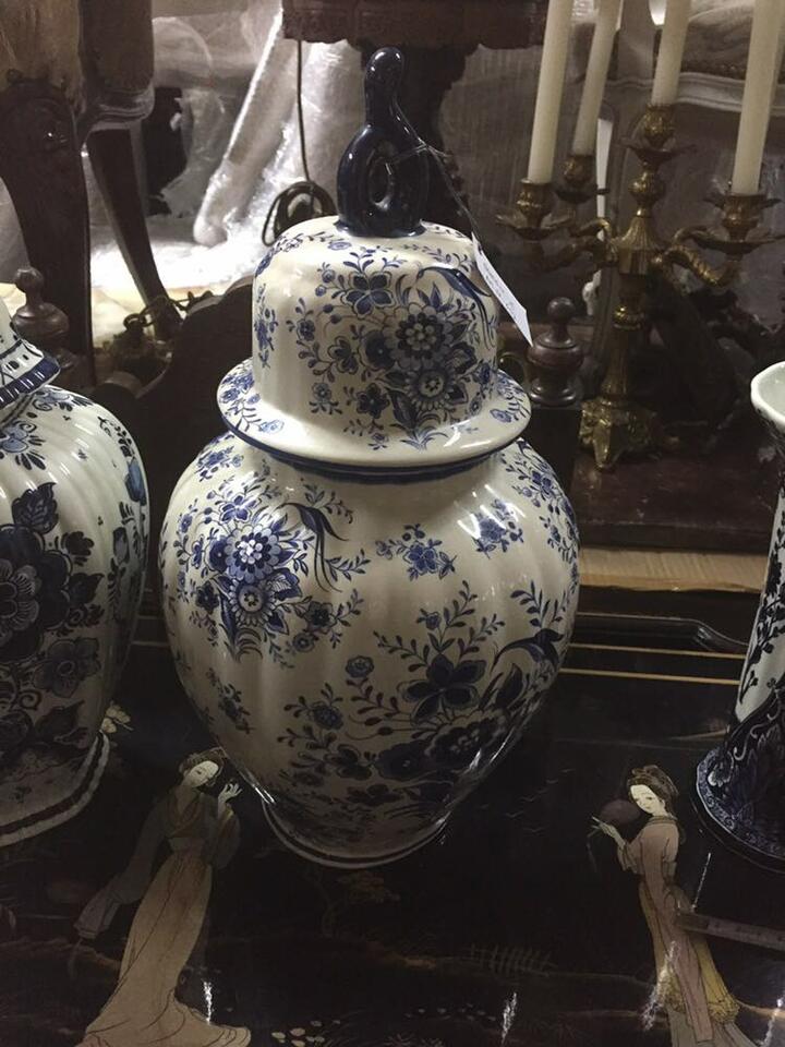 Ваза фарфоровая