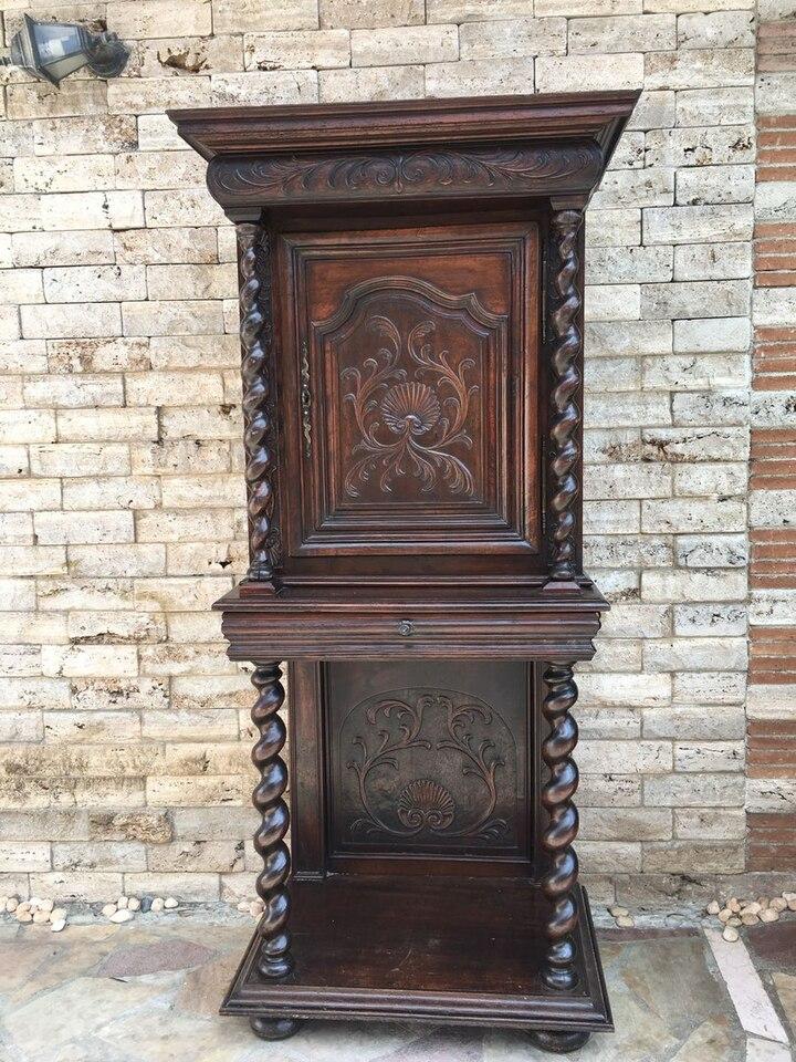 Шкафчик в стиле ренессанс