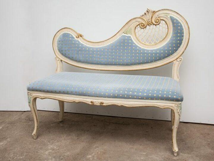 Софа в стиле рококо