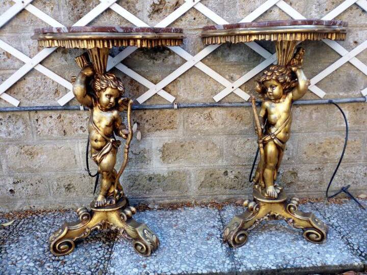 Пара консольных столиков с путти