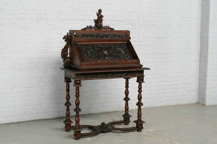 Бюро в стиле ренессанс